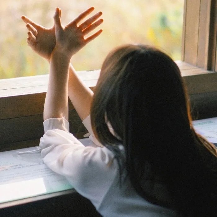 刻在书桌上的时光